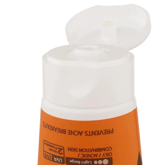 تصویر  کرم ضد آفتاب فاقد چربی سان سیف SUNSAFE مدل ACNEIC با SPF50 رنگ دار