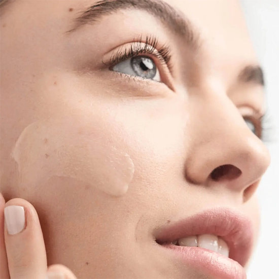 تصویر  لوسیون مرطوب کننده صورت کلینیک Dramatically آبرسانی 8 ساعته