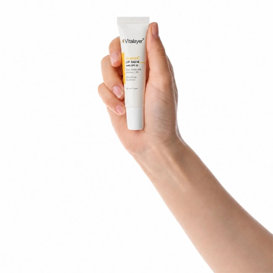 بالم لب بی رنگ ویتالیر مدل Vitamin C محافظت در برابر آفتاب با SPF25
